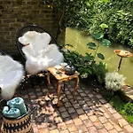 BRU-LAGOON Guesthouse