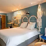 BRU-LAGOON Guesthouse